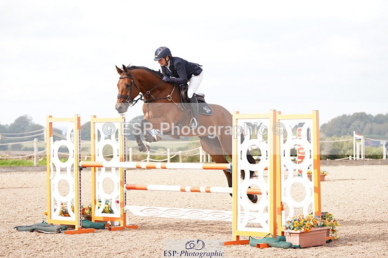 241004A-125938-00513 - Fri 03 Snr Newc & 1.10m Open