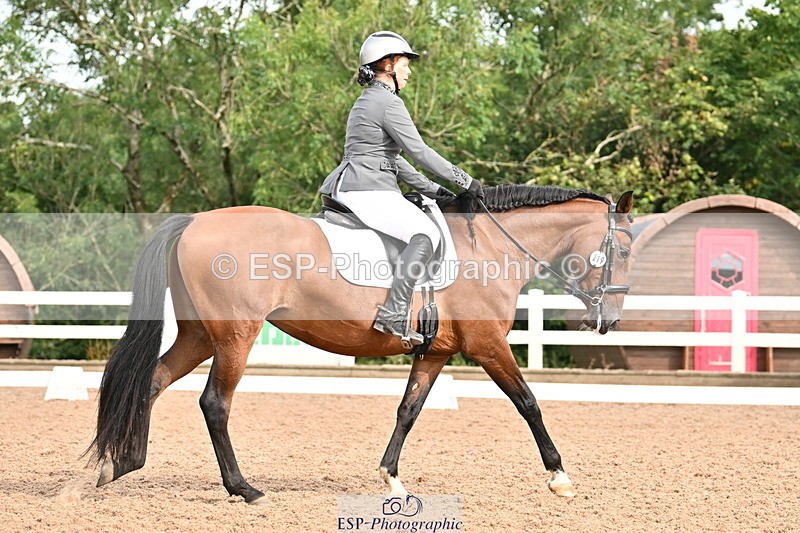 240817A-101037-07106 - 219-Sarah.Baldwin-Ervilha.Dos.Leitoes