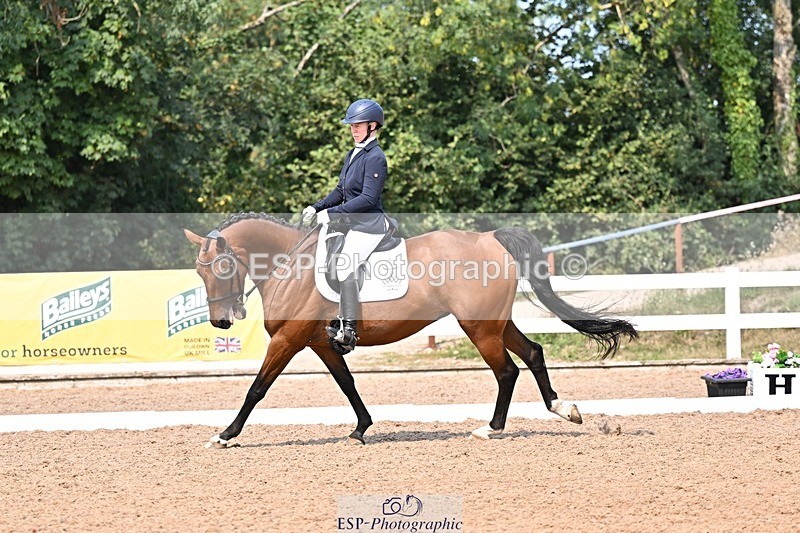 250816-140358-05252 - 151-Shona.MclauchlanLuca.Me.Go