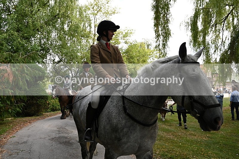 WJ6_3999 - Berks & Bucks - The Old farmhouse - Hound Exercise 20-08-25