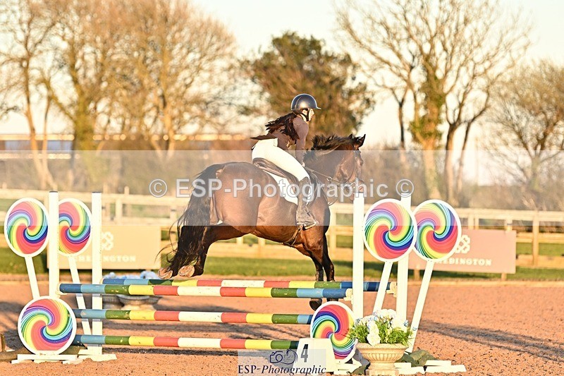 250401-191839-00964 - 90cm Classes