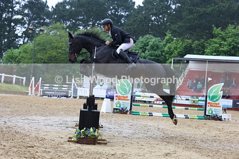 3E7A7610 - Class 9: Senior 1.30m open