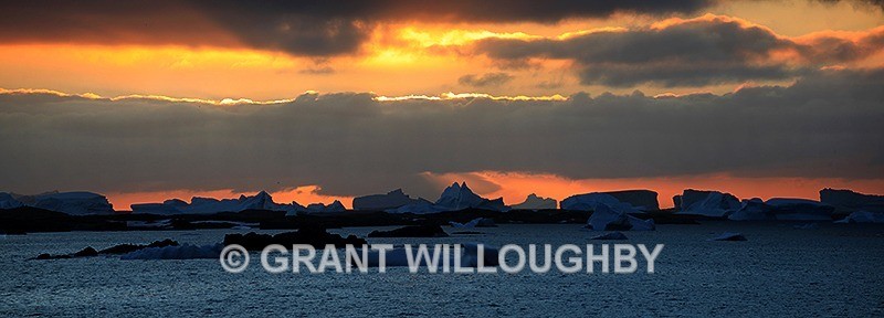 iceberg_panorama - Antartica