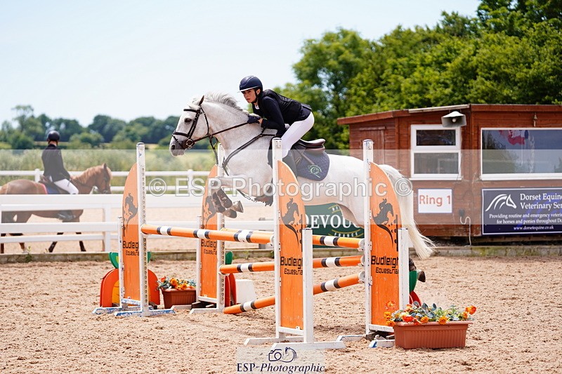 240629A-125928-05527 - Cls 18 Newcomers and 1m Open