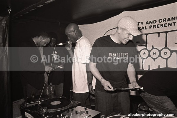 29 rodney-p skitz - Friends-&-Family @ the-roadhouse 12.02.05