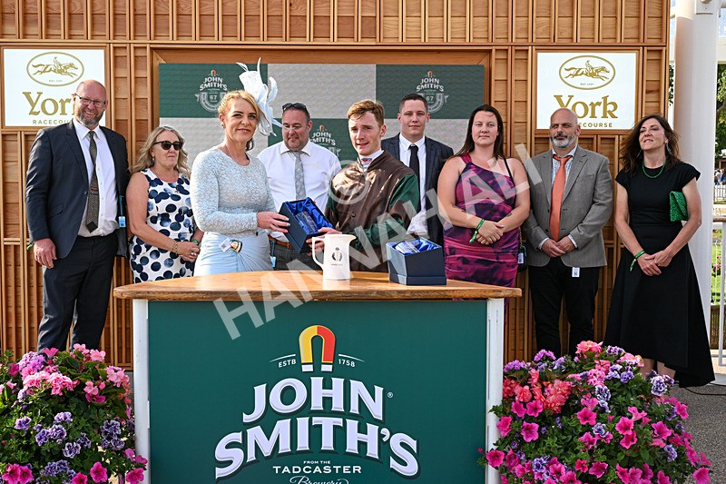 110726-Race 7-Magic Boy-3038 - Race 7 17.30pm John Smith's Sprint Handicap
