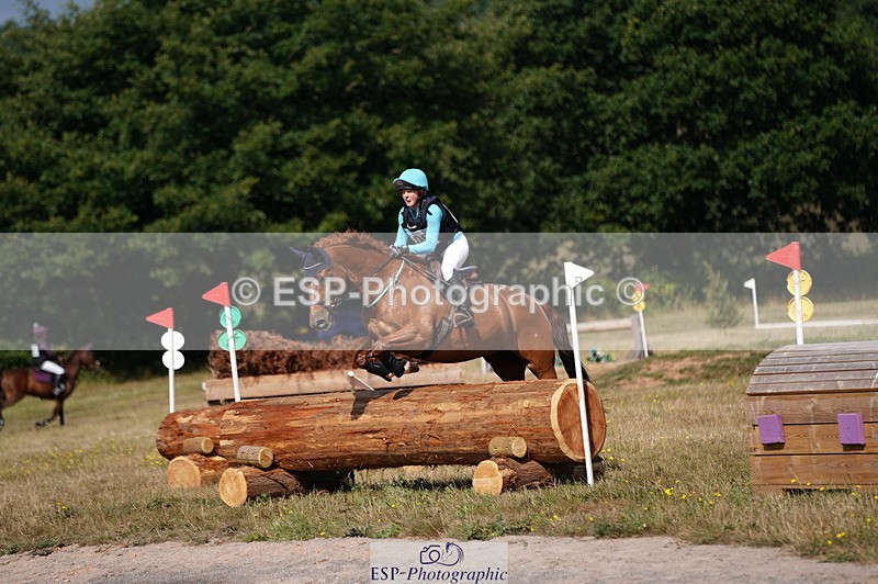 250802A-103218-01418 - C-105-Mimi.van.Ufford-MR.SOCKS