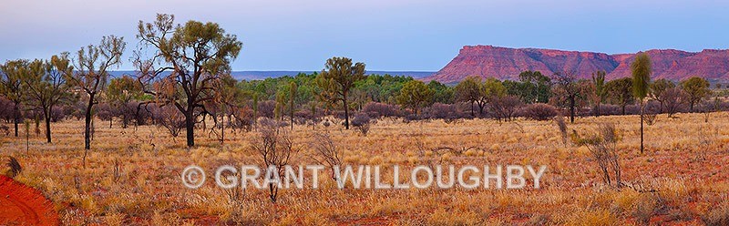 Towards Kings Canyon at sunset - Australia