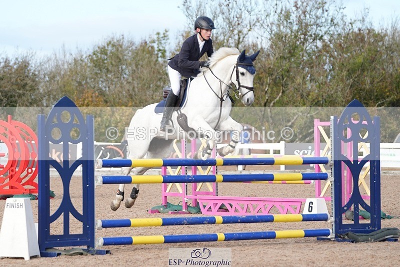 251025-141442-00604 - Cls 13 Pony Foxhunter and 1.10m