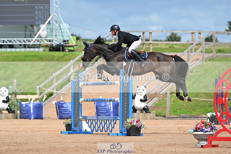 230721A-153002-07264 - Cls 10, 2 Star Big 1.45m Start to break