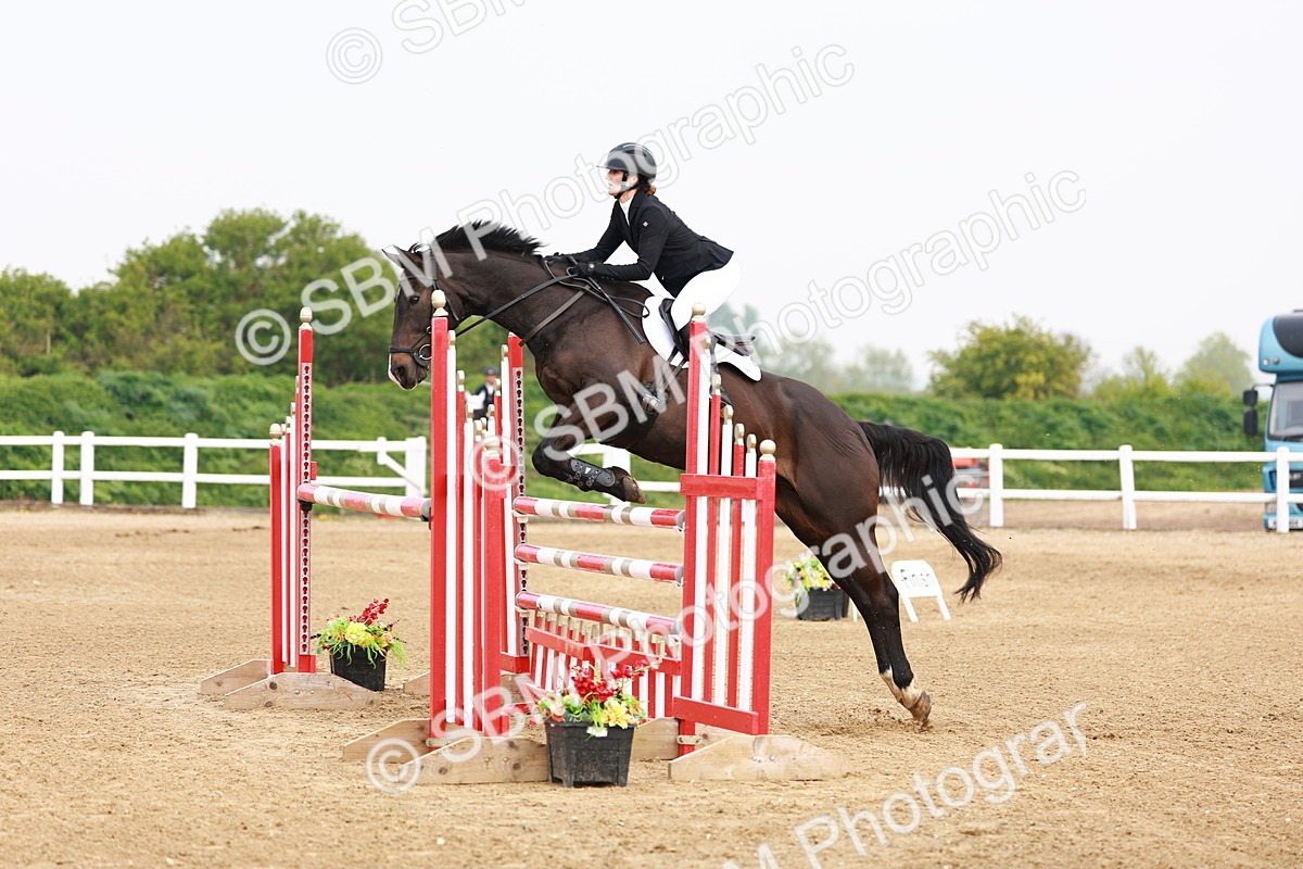  - Class 19 - Senior Foxhunter - 1.20m