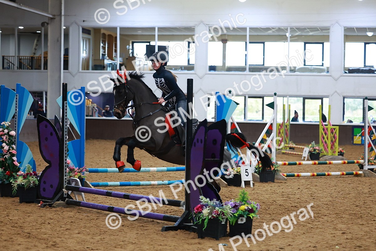 SBM_001600 - Class 3 - Horse & Hound (60cm)