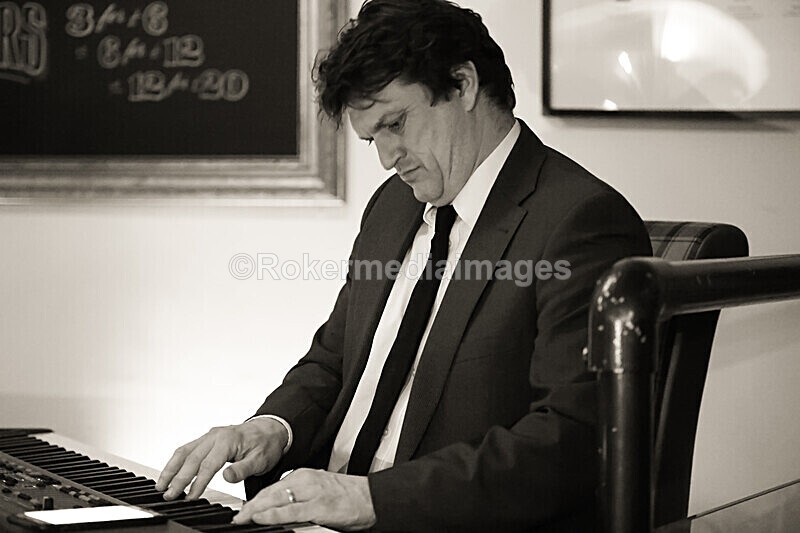 NKC-69 - Denny Illet and chums plays tribute to Nat King Cole