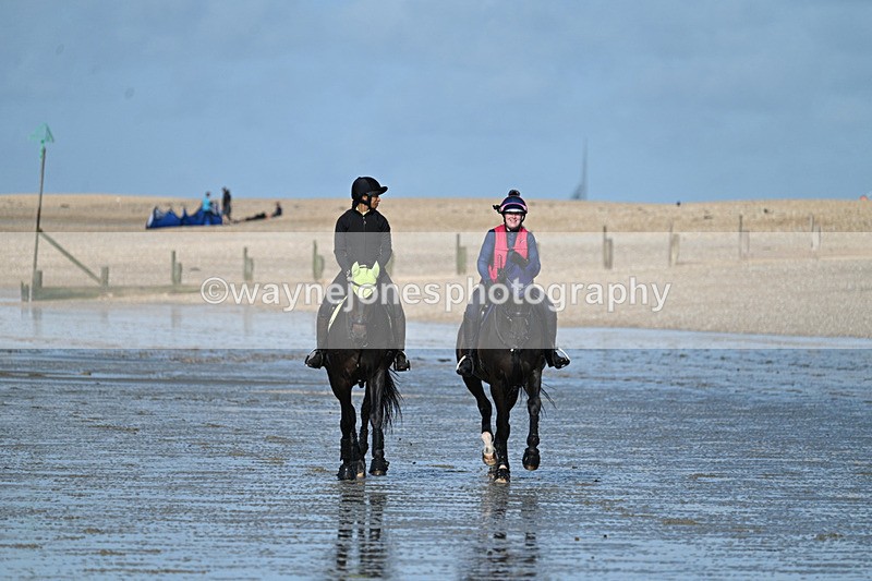 WJ7_4320 - Leigh Kelly & Jade Bennett 25-08-24