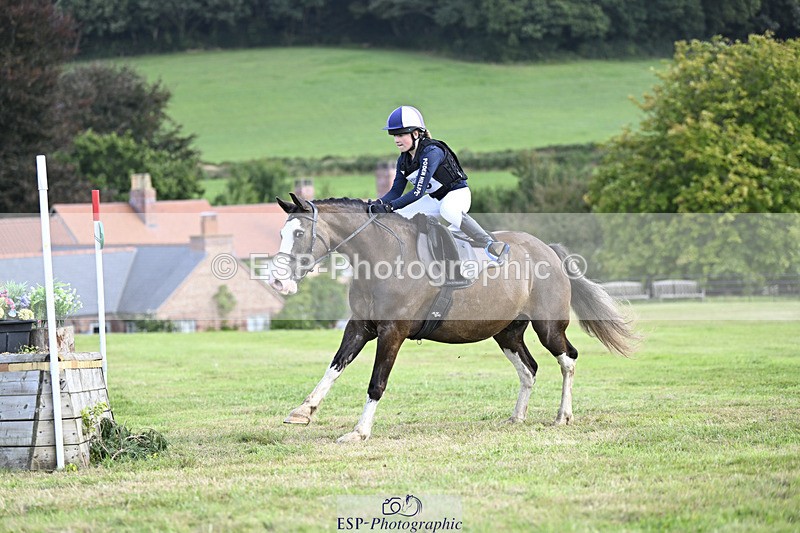 240825X-110305-32425 - 70cm XC 11.00 to 12.00