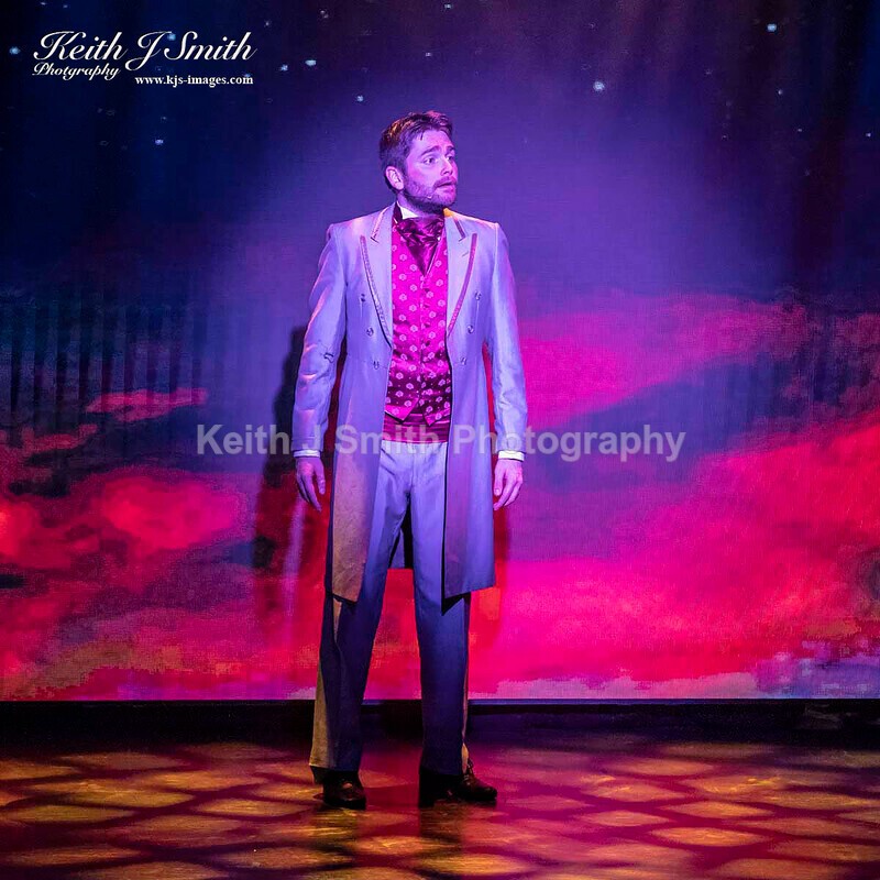 6KJS0252 - Ambition show team