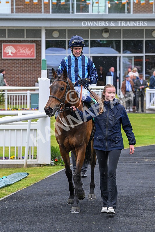 160526-Rcae 8-Run This Way-0268 - Race 8 5.57pm Sky Bet Build A Bet Handicap
