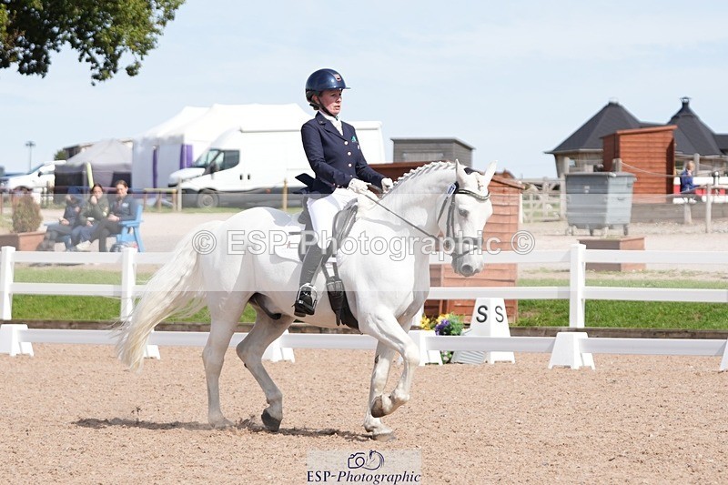 250906-140008-03833 - 067-Laura.PercyConobola.Cascade