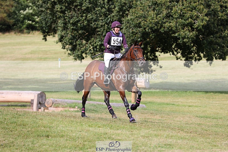 240825X-170715-37858 - 80cm XC 16.30 to 17.30