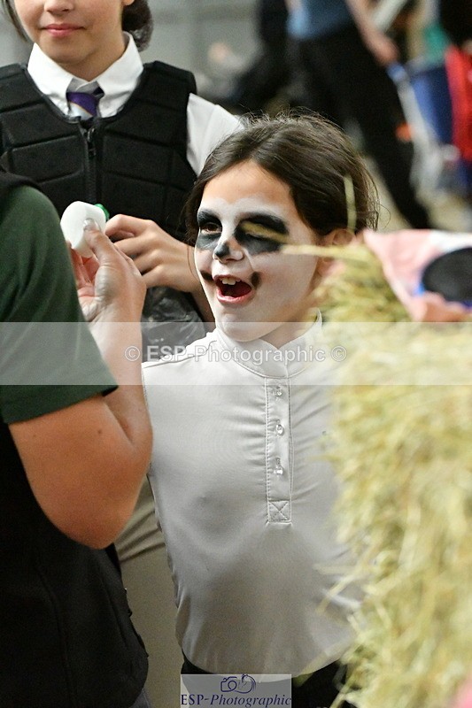 230804A-095404-01532 - Stable Shots