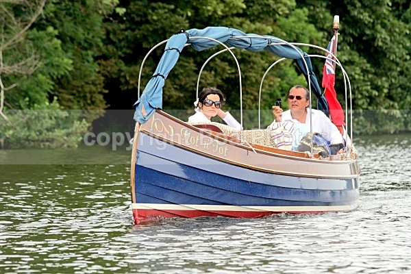 090704 HOT N TOT IMG_0243 - HENLEY REGATTA  SATURDAY 4th JULY 2009