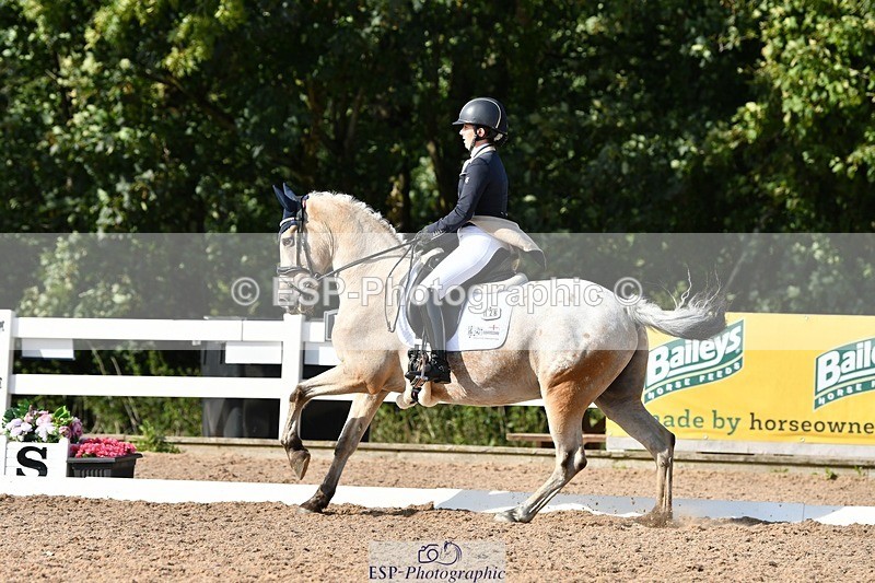 250906-162832-05085 - 128-Chantelle.Oliver-SymondsStadmorslow.Coffee.n.Cream