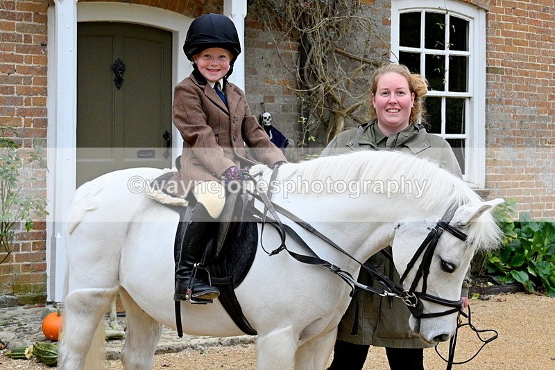 WJ7_6944 - Berks & Bucks - Children's Meet - The Old Farmhouse – Steventon.