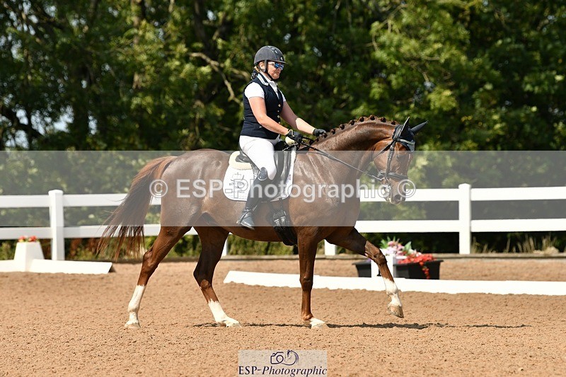 250817-130340-09822 - 214-Verity.PerryVogue