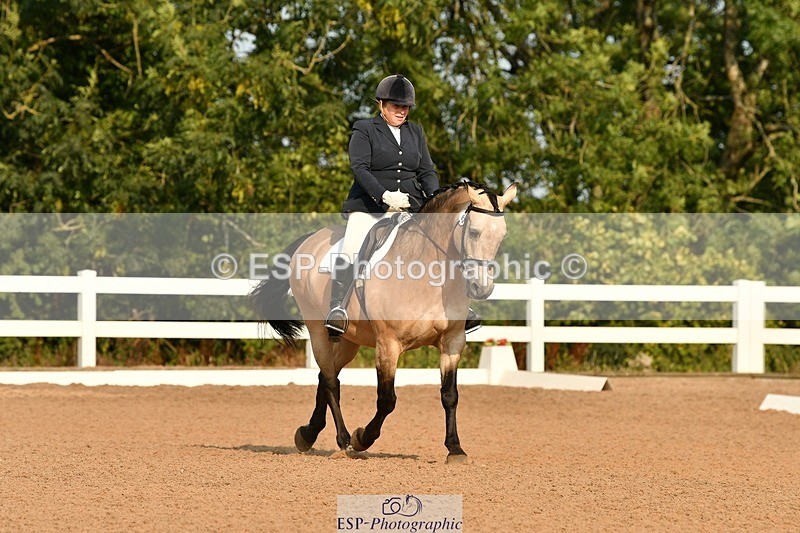 250817-092120-06871 - 082-Sarah.DavisWinston.Classic.Gold