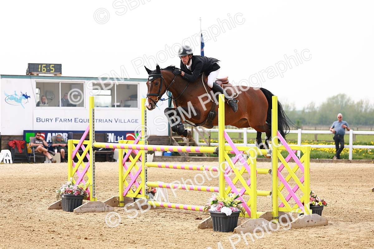  - Class 19 - Senior Foxhunter - 1.20m