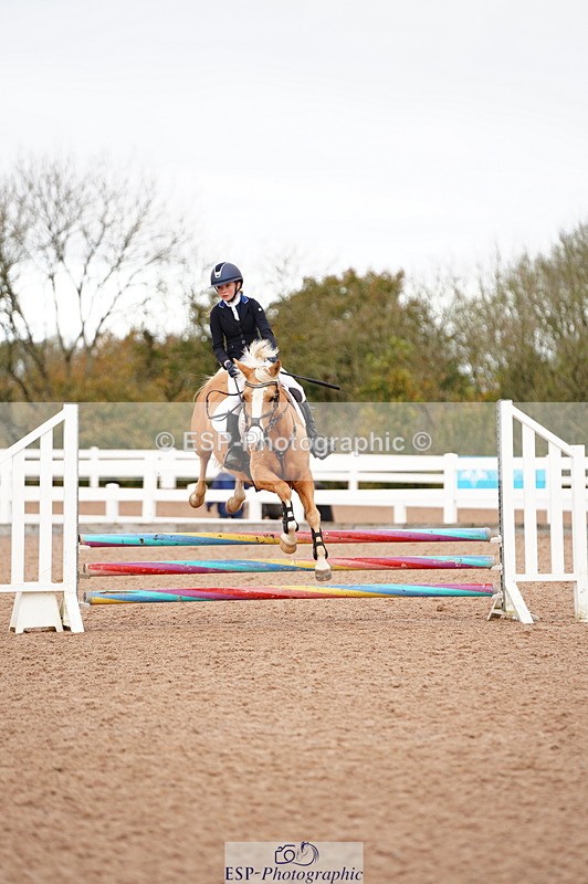 241027A-093722-01838 - SUN Cls 2 Pony Intro 70cm