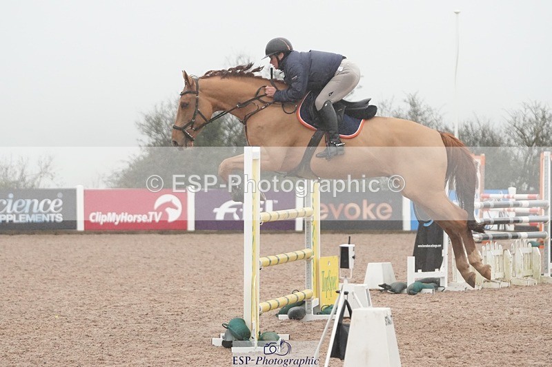 251207-120400-01956 - Cls 20 Snr Newcomers and 1.10m