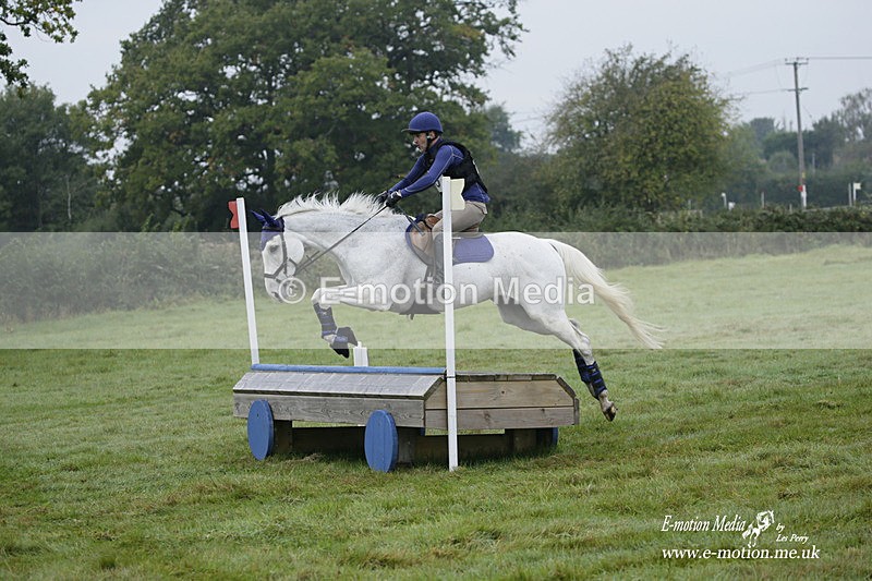 WWHT 171021 0055 - Novice Restricted (0.80m)  17/10/21