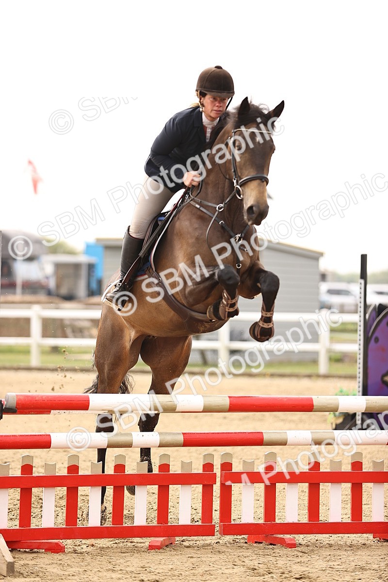  - Class 15 - Senior British novice - 90cm