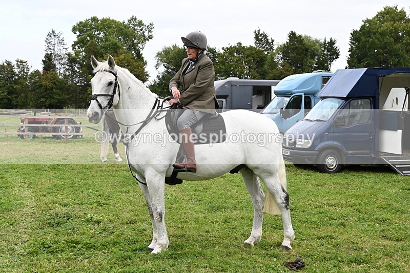 WJ6_3004 - Berks & Bucks - The Old farmhouse - Hound Exercise 20-08-25