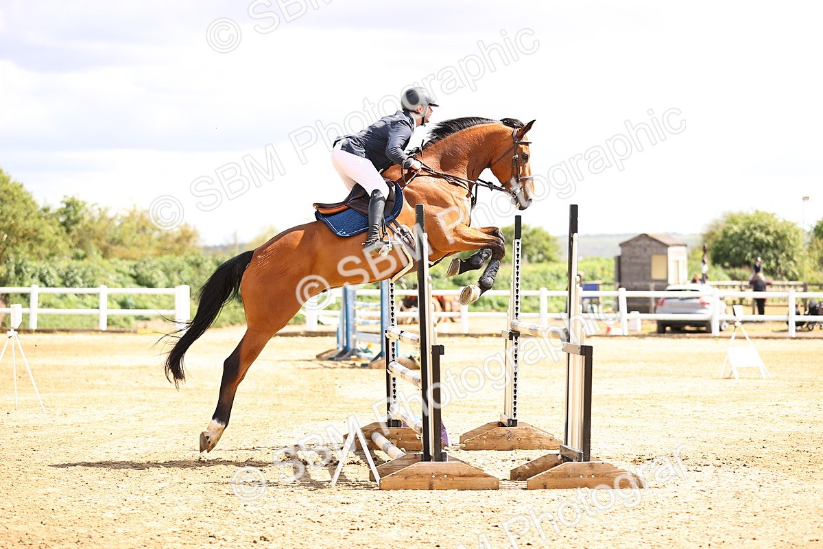 SBM_003849 - Class 17 - Senior Newcomers - 1.10m
