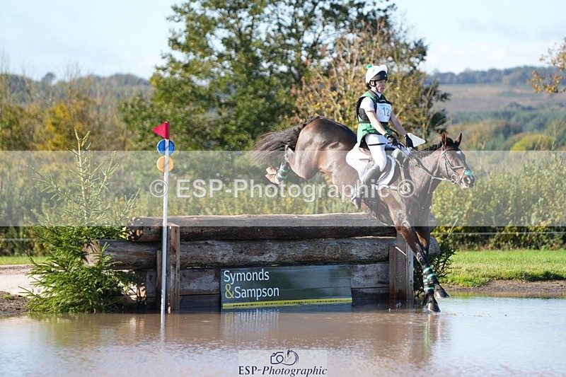 251024A-110759-07100 - A-012-Beth.Hobden