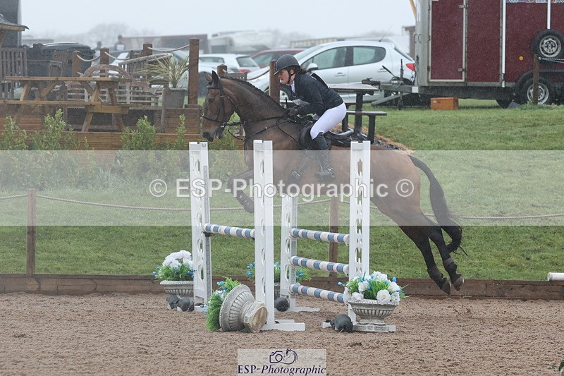 250418-115849-01789 - 080-Tichy.Sanders-SPARHANGER.VELVET