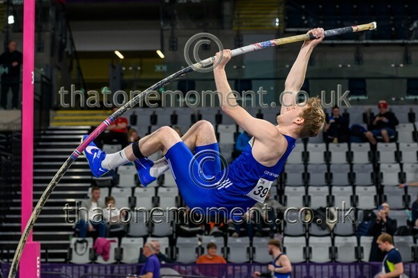 AgeInd25SUN-914326 - Field Male