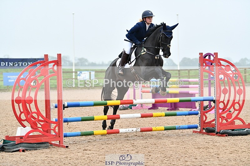 241102A-105951-04151 - SAT Cls 9 British Novice and 90cm Open