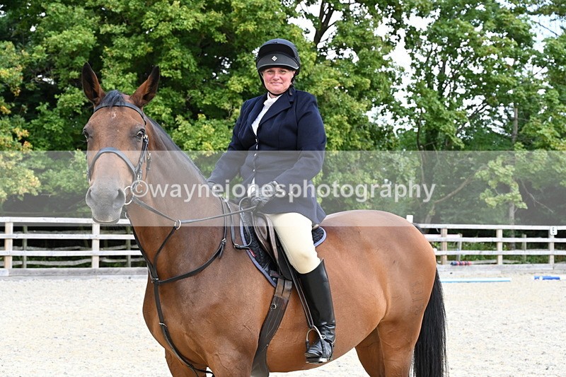 WJ6_3075 - Berks & Bucks - The Old farmhouse - Hound Exercise 20-08-25