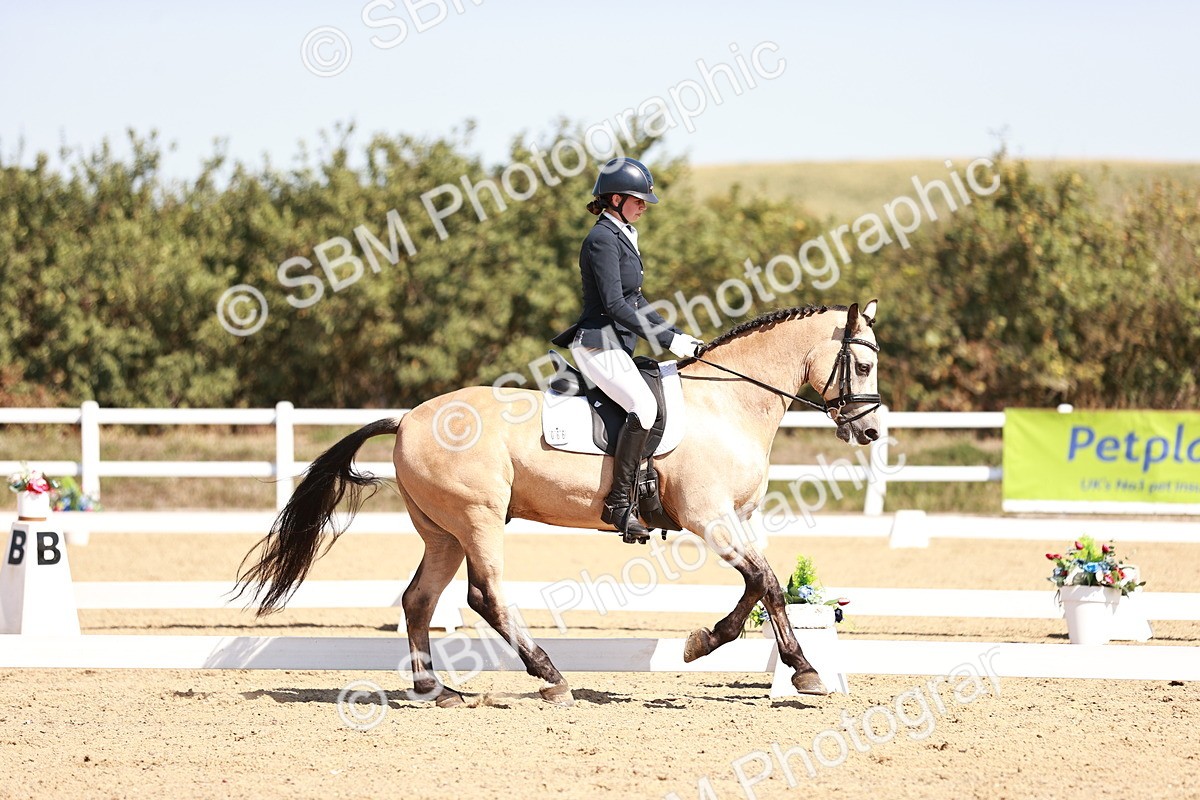 SBM_004625 - Class 12 - Novice 5 - 10.31-11.41