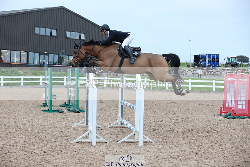 241101A-161717-03275 - FRI Cls 8 National 1.30m