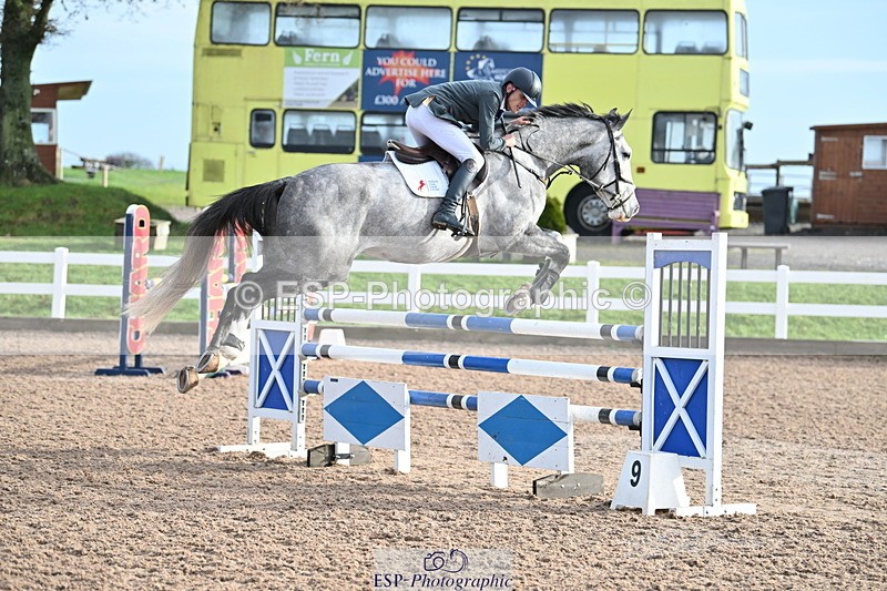 231208A-111304-00408 - Cls 4 Snr 1.05m Open