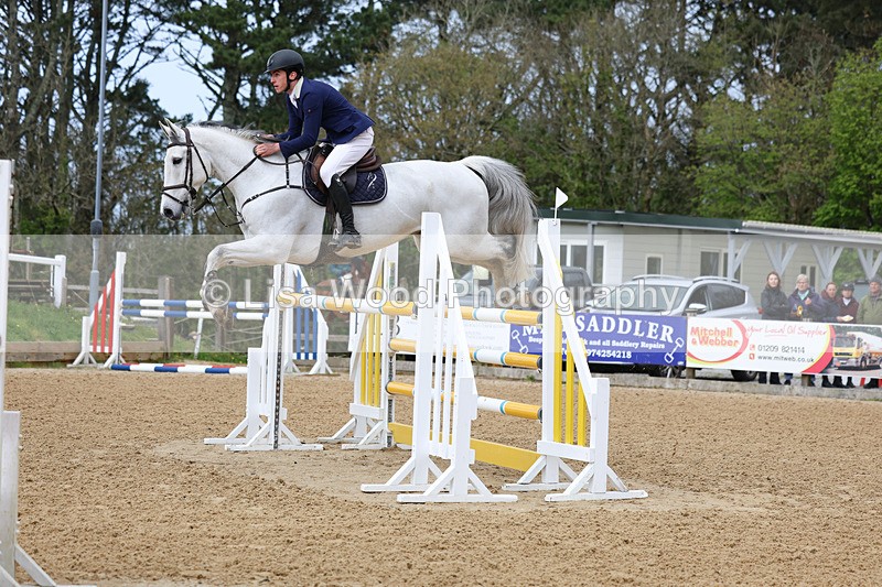 3E7A2463 - Class 9: Senior 1.30m open