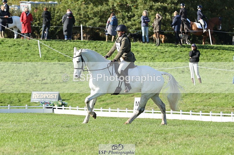 251024A-143823-14247 - G-572-Laura.Pitman With Trot Up