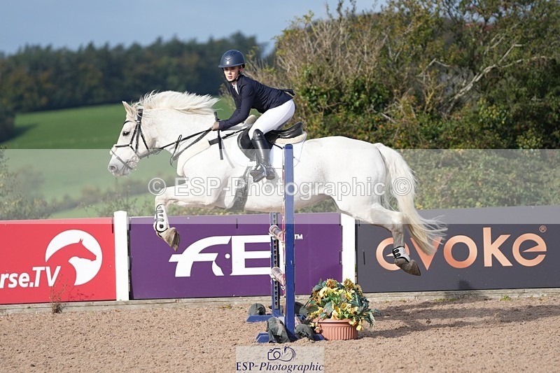 251005-102508-02536 - Cls 22 British Novice and 90cm