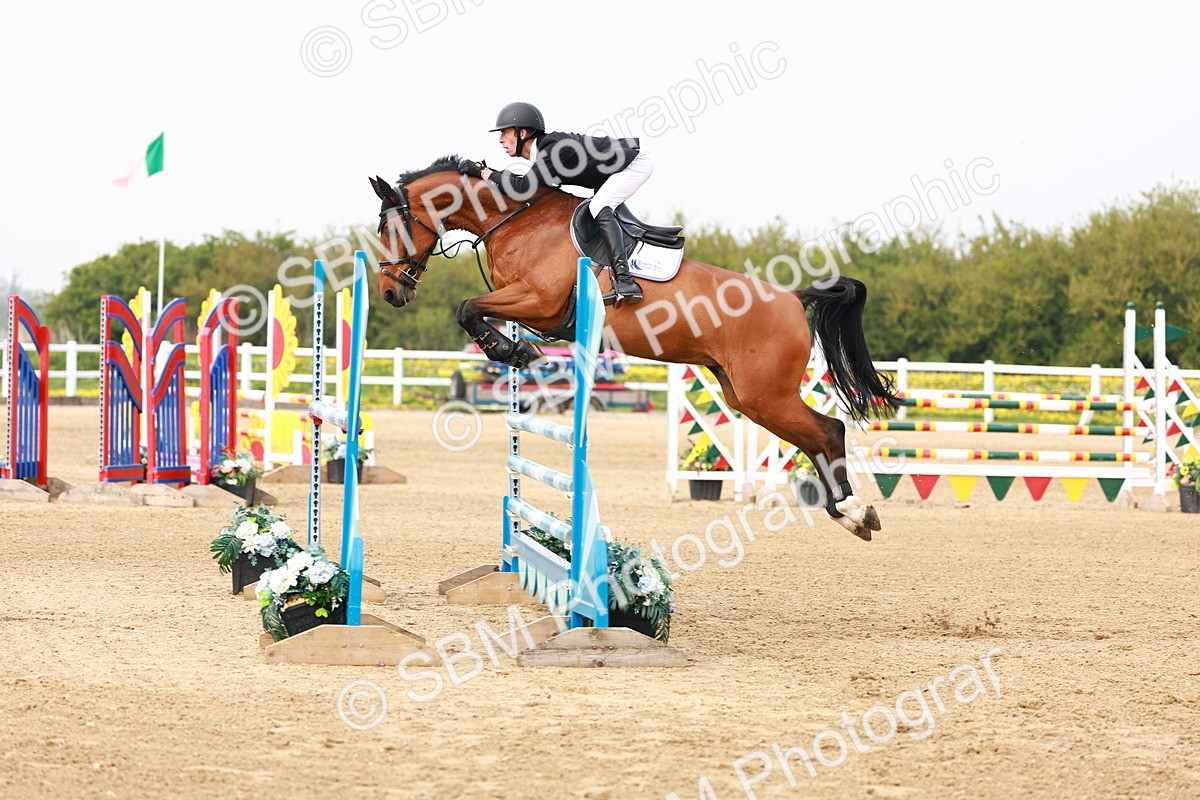 - Class 19 - Senior Foxhunter - 1.20m