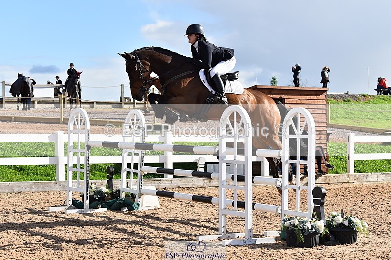 231014A-141108-05237 - Cls 15 1.05m Amateur Q 2nd R