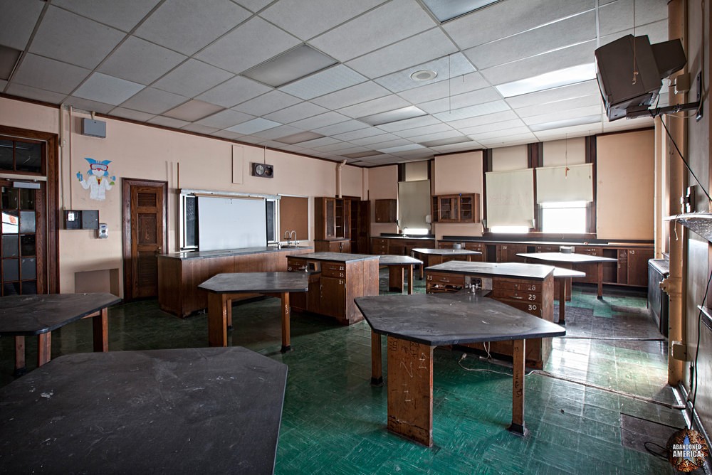 Bok Technical School (Philadelphia, PA) | Chemistry Classroom - Edward W. Bok Technical School